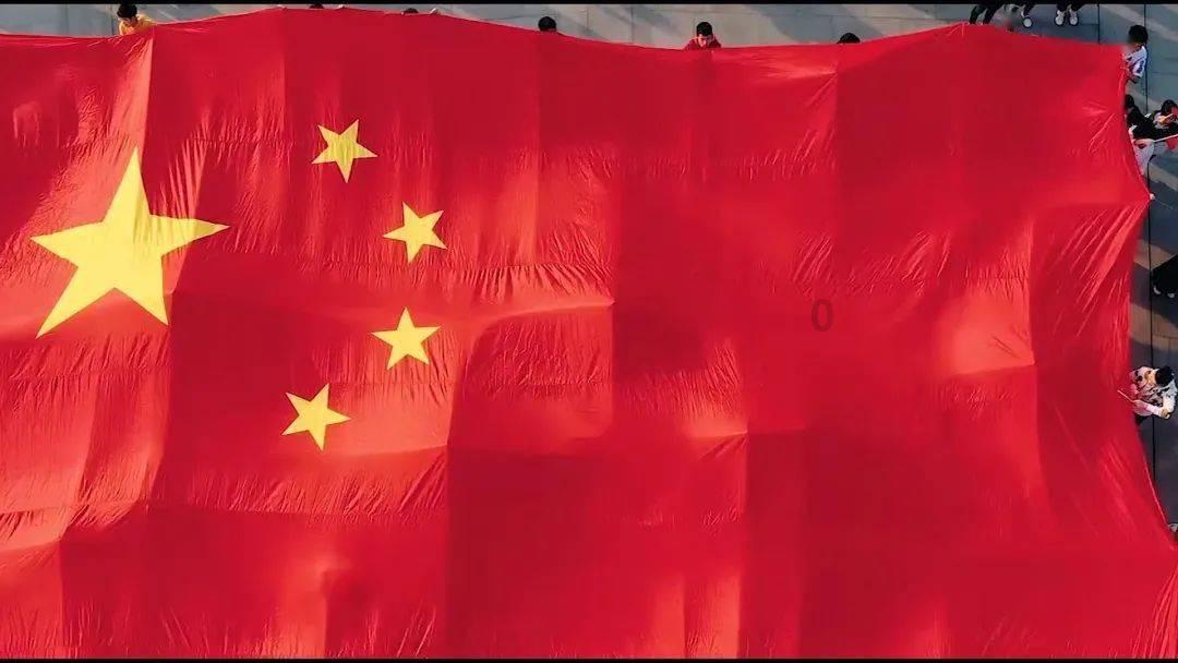 笑脸球的冒险之旅
