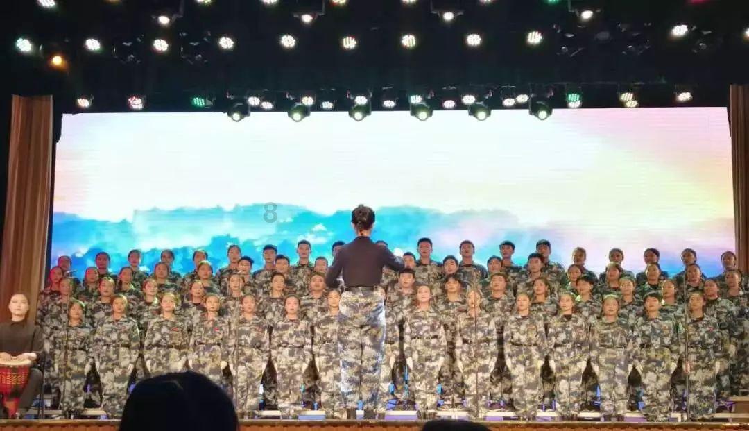 龙山县行政审批服务局开展“利剑护蕾·雷霆行动”文明法治实践活动